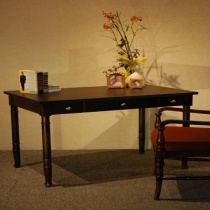 laurel_desk