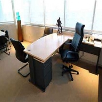 executive_table_bow_shaped_metal_i-leg