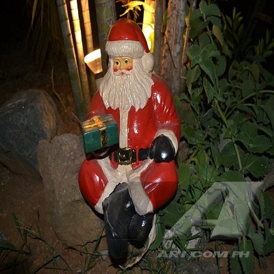 santa_sitting_gift_2